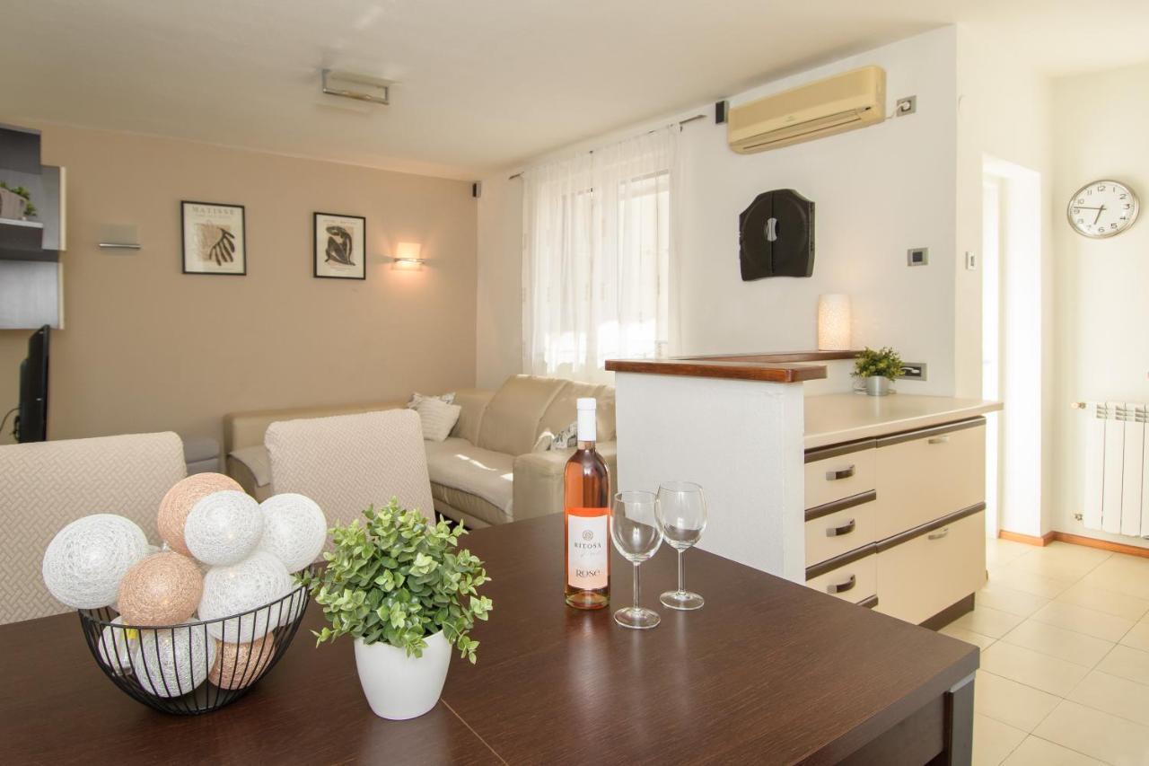 Apartment Stefi Poreč Eksteriør billede